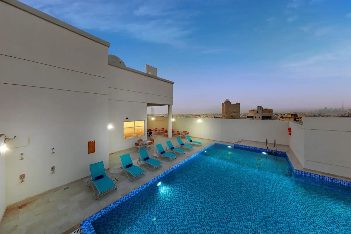 استخر هتل سیتی مکس البرشا دبی